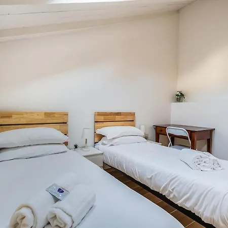 Sant Ambrogio-centre Of The Town-castle 1min-duomo4 Min * Milan