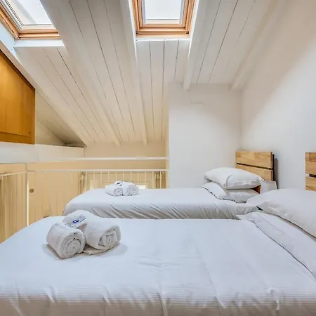 Sant Ambrogio-centre Of The Town-castle 1min-duomo4 Min * Milan