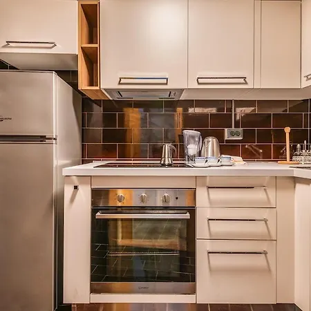 Sant Ambrogio-centre Of The Town-castle 1min-duomo4 Min Milan