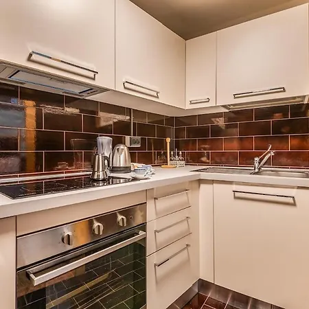 Apartment Sant Ambrogio-centre Of The Town-castle 1min-duomo4 Min